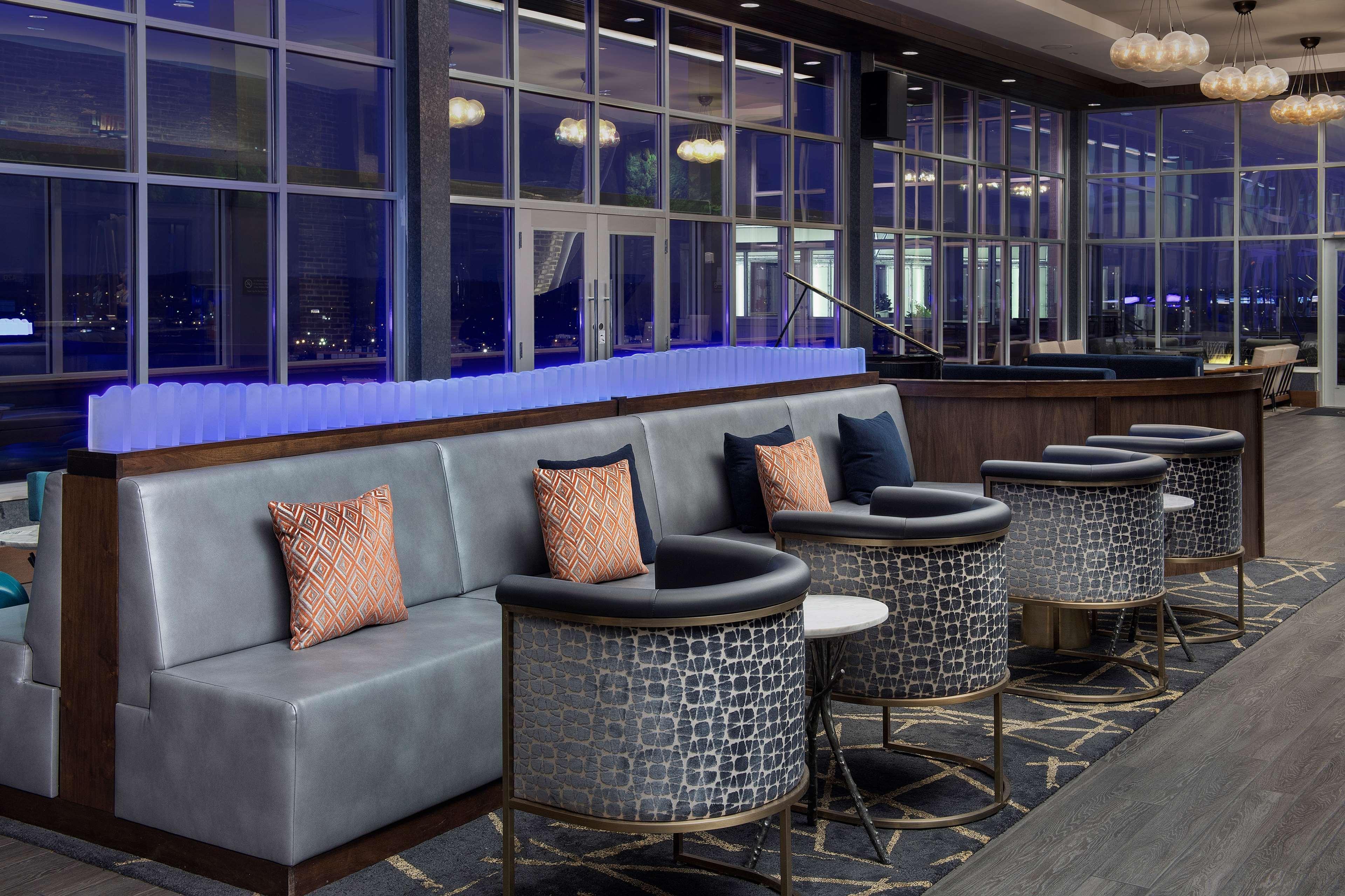 Embassy Suites By Hilton Knoxville Downtown Екстериор снимка