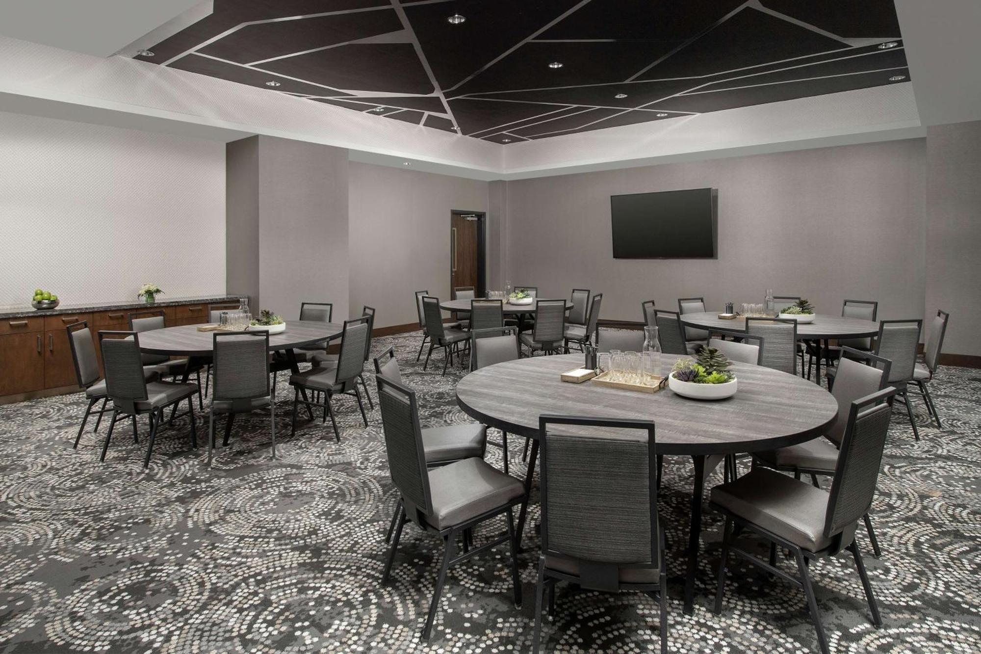 Embassy Suites By Hilton Knoxville Downtown Екстериор снимка