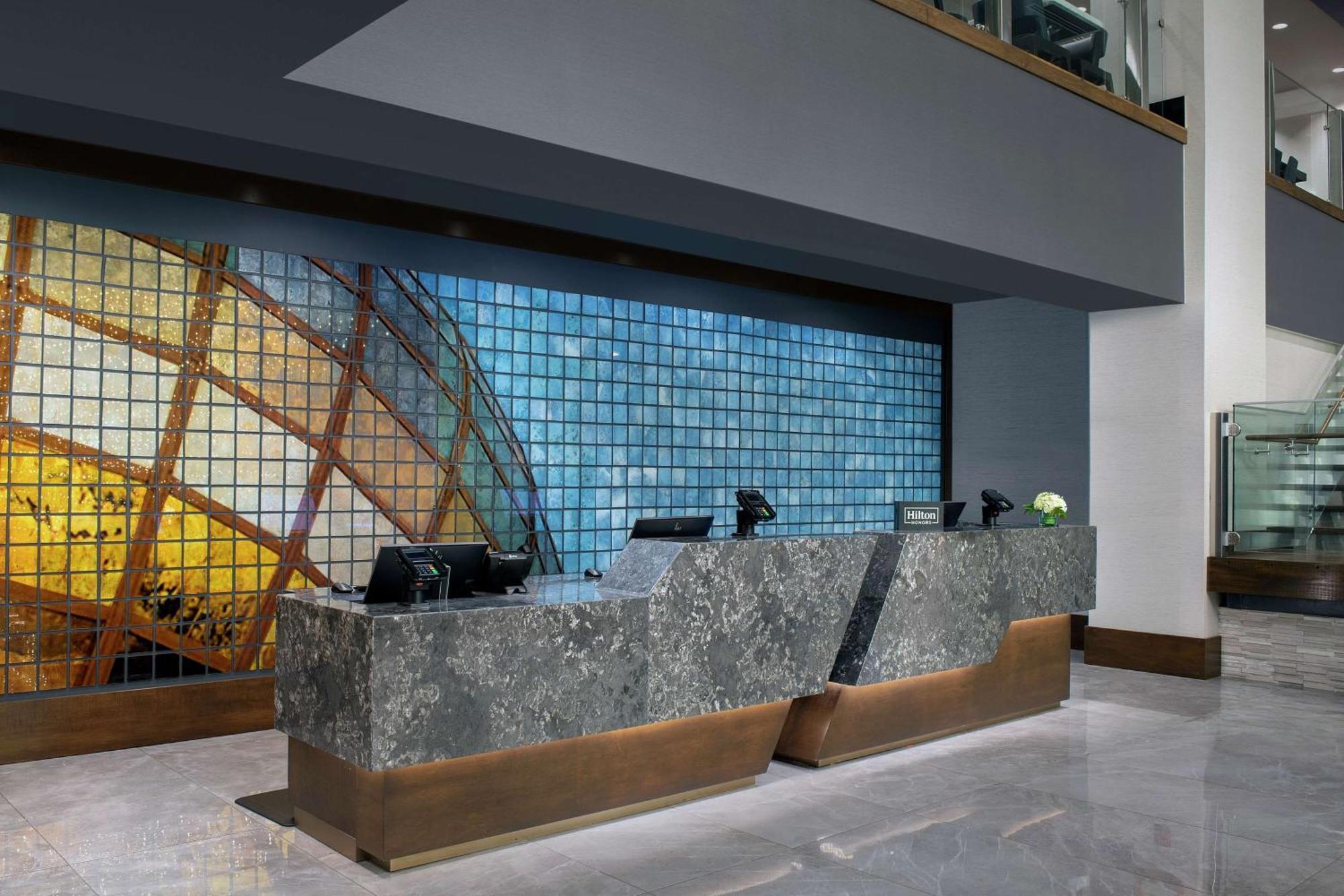 Embassy Suites By Hilton Knoxville Downtown Екстериор снимка