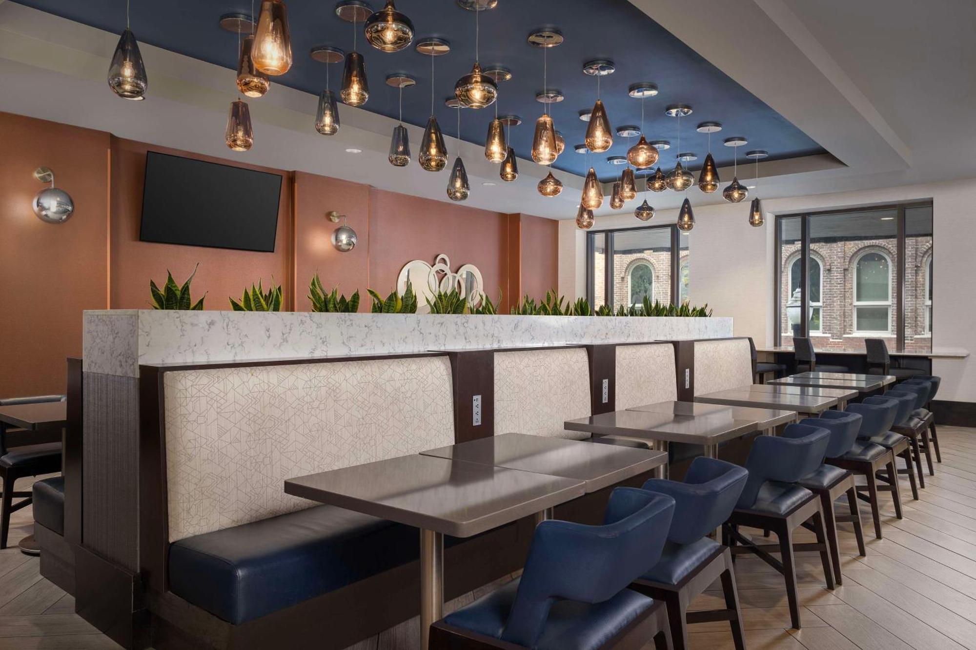 Embassy Suites By Hilton Knoxville Downtown Екстериор снимка